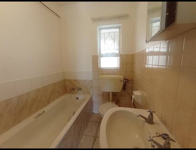 2 BEDROOM APARTMENT FOR SALE IN FLORIDA LAKE